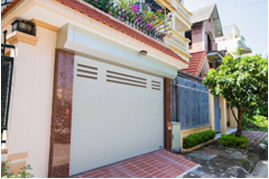 Lắp cửa cuốn hơp phong thủy cho nhà thành phố